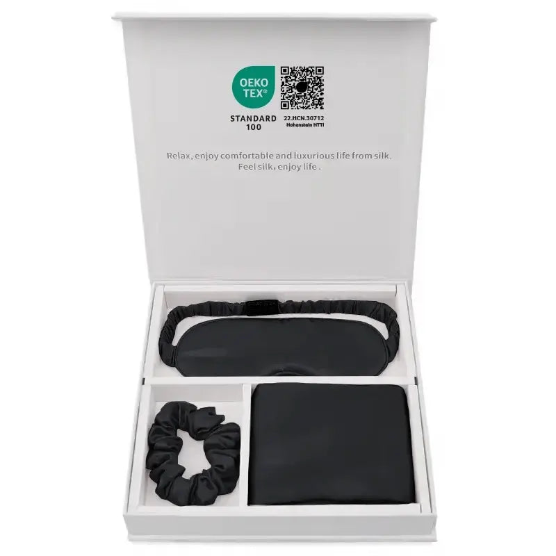 Coffret cadeau en soie noir contenant une taie, un masque et un chouchou assorti