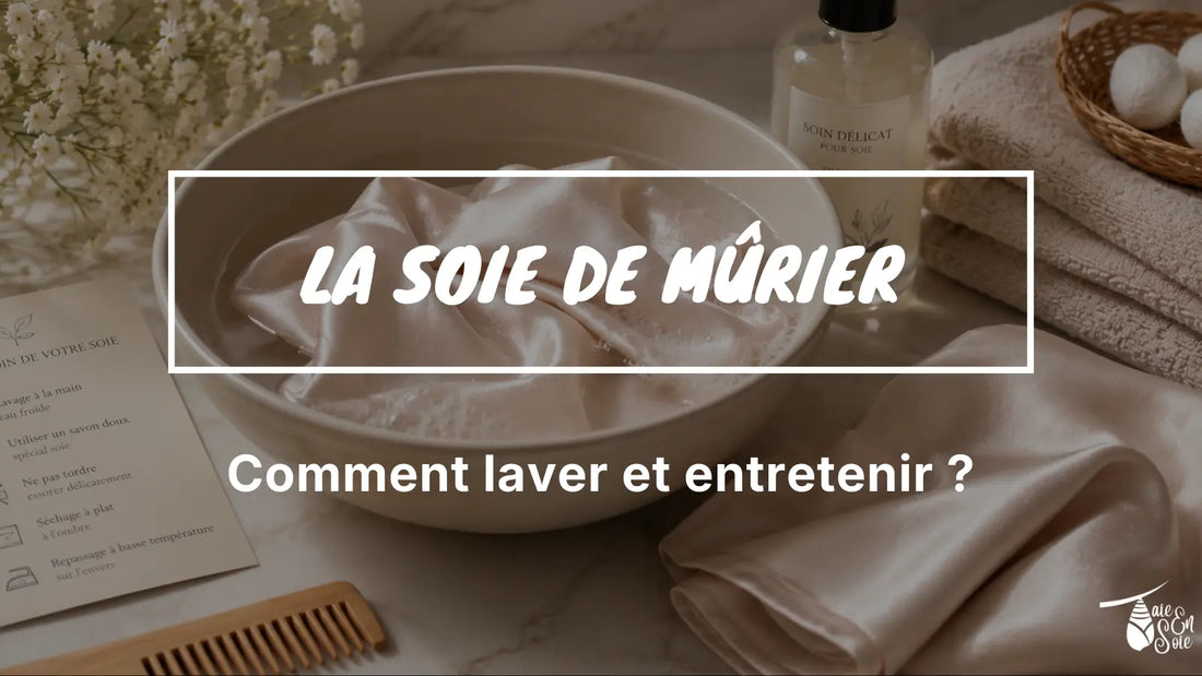 Taie d’oreiller en soie blanche illustrant les bonnes pratiques d’entretien de la soie de mûrier