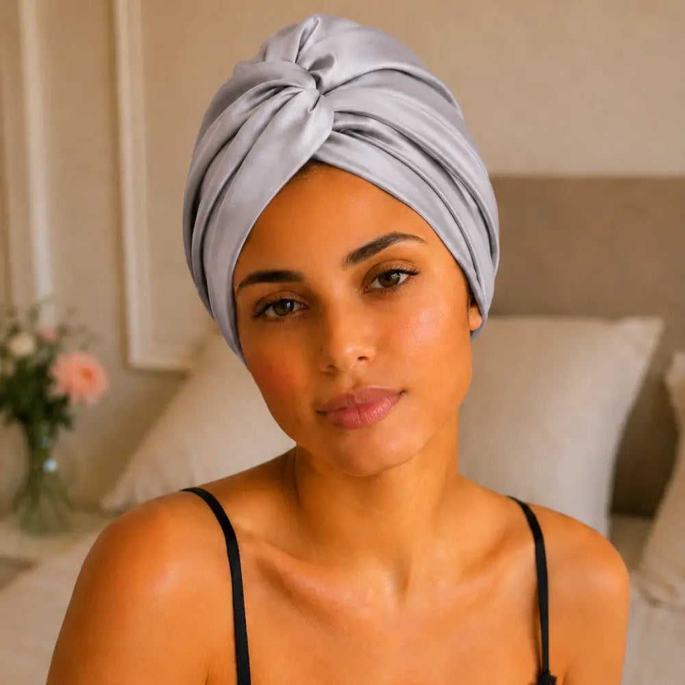 Bonnet en Soie Argent Perlé – 19 Mommes