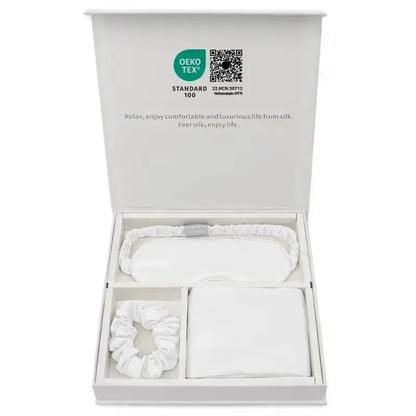 Coffret cadeau en soie blanc contenant une taie, un masque et un chouchou assorti