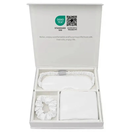 Coffret cadeau en soie blanc contenant une taie, un masque et un chouchou assorti