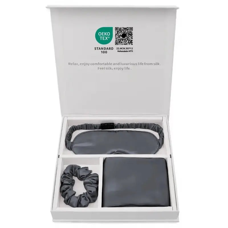 Coffret cadeau en soie gris anthracite contenant une taie, un masque et un chouchou